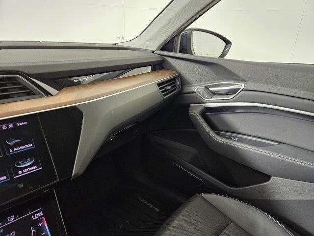 2020 Audi e-tron Premium Plus